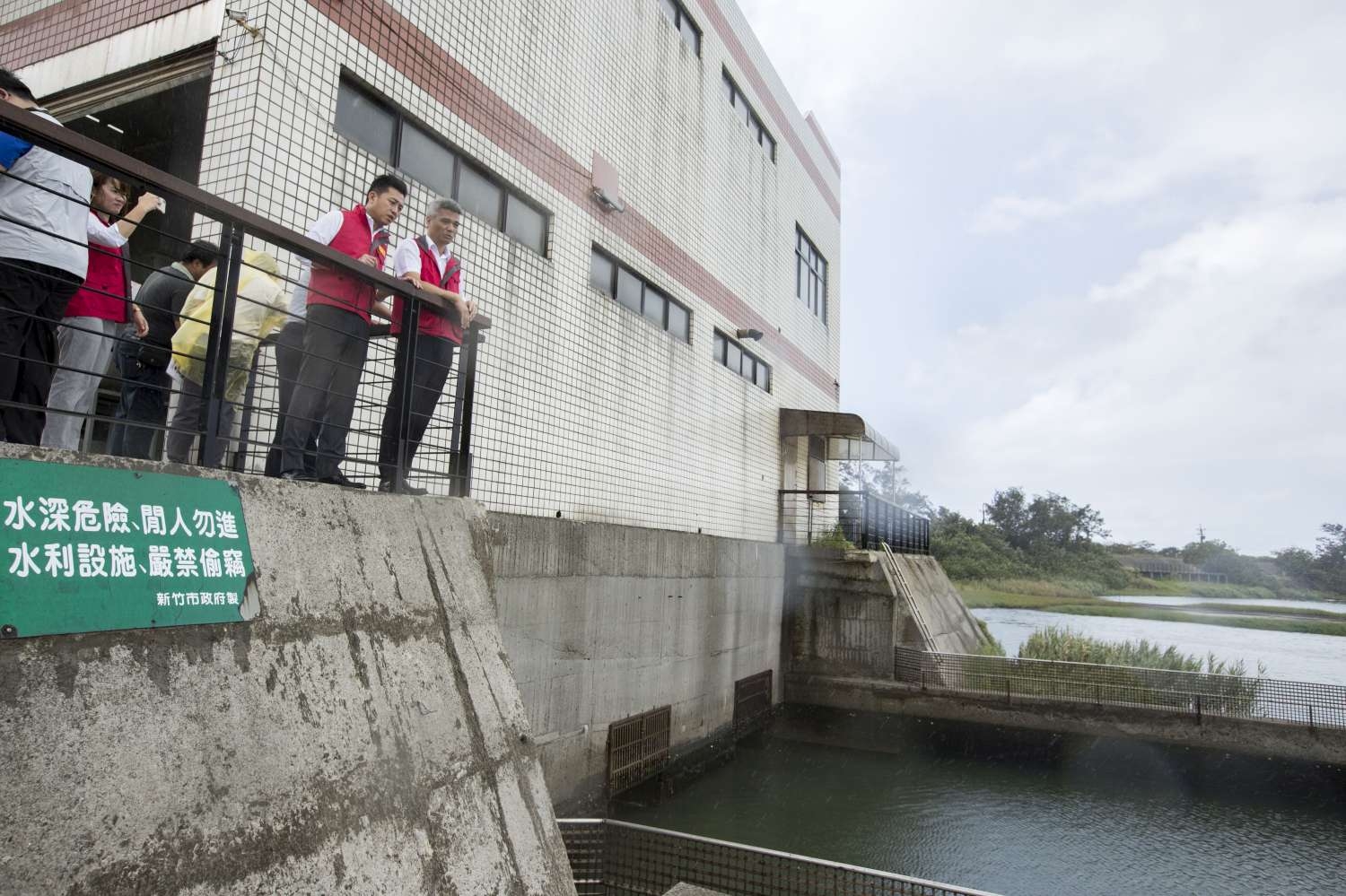防範強颱瑪莉亞 林智堅市長視察舊港滯洪池及金城湖抽水站