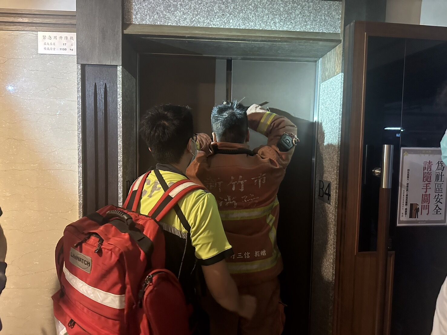 消防局積極排除電梯受困情形